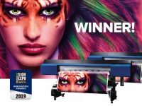 La nueva serie TrueVIS VG2 de Roland DG gana el prestigioso premio a la innovación de ISA International Sign Expo 2019